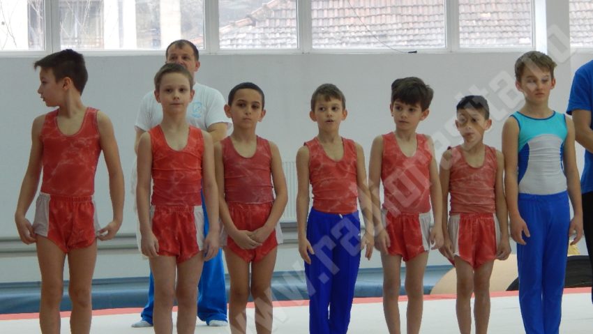 Gimnaştii de la CSS Reşiţa au obţinut trei medalii la Şcolarele de la Buzău