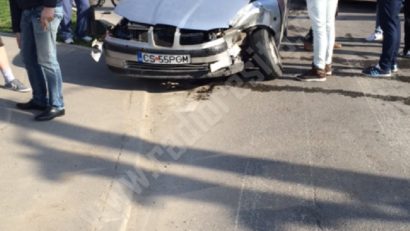 [Foto] Accident la semafor, în Reşiţa