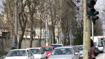 În intersecții vor fi montate semafoare și camere de supraveghere