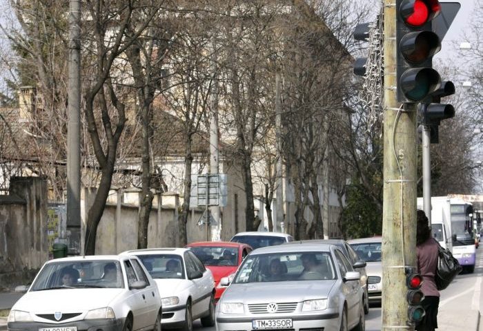 În intersecții vor fi montate semafoare și camere de supraveghere