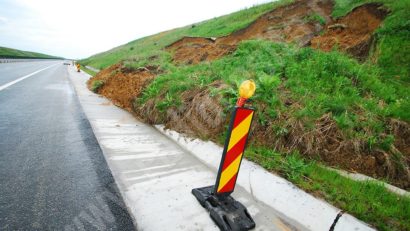 [FOTO] Autostrada Lugoj – Deva se dărâmă