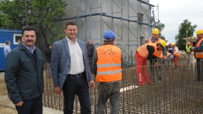 Modernizarea şi extinderea reţelei de apă şi canalizare continuă în tot judeţul Arad