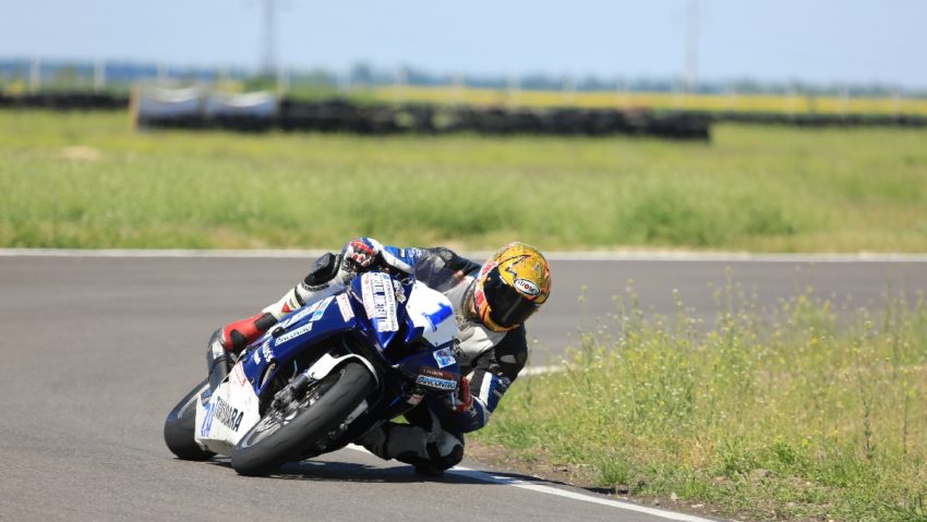 [Foto/audio] Pilotul Ionel Pascotă a câştigat prima etapă a Campionatului Național de Motociclism Viteză