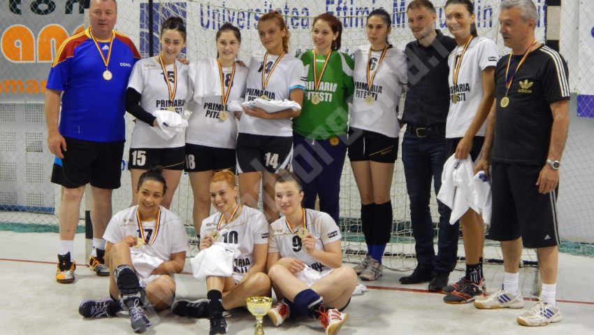 [Foto] Campionatul Naţional Universitar de handbal feminin a fost câştigat de studentele din Piteşti