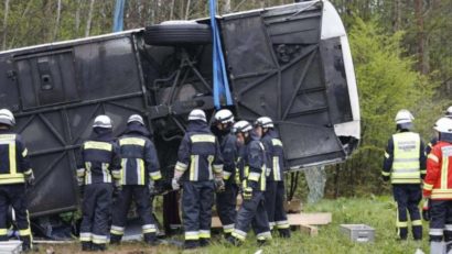 Un autocar românesc s-a răsturnat în Germania. 11 persoane au fost rănite, trei sunt în stare critică