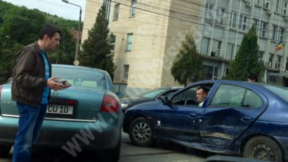 [FOTO] Neatenţia la volan provoacă accidente