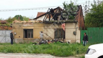 [FOTO] O familie din Caransebeş a rămas fără acoperiş!