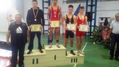 Luptători de la CSS Reşiţa pe podium la Campionatele Naţionale Şcolare