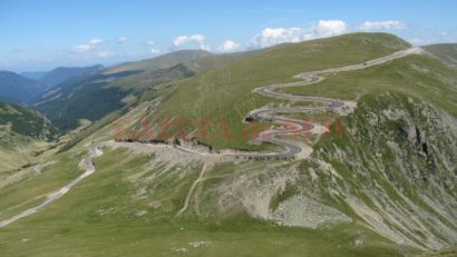 Un tronson din Transalpina rămâne închis circulaţiei