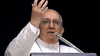 Dovadă de solidaritate. Papa Francisc va găzdui o familie de refugiați