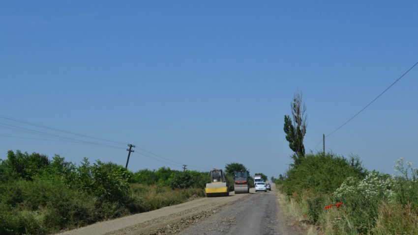 Lucrările de reabilitare a drumului Arad-Felnac încep să prindă contur