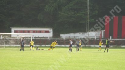 [FOTO] CSM Şcolar Reşiţa – Pandurii Tg. Jiu 3-0, la turneul zonal de fotbal al juniorilor C