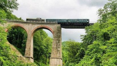 [FOTO] Călătoreşte în timp, pe cea mai veche cale ferată montană din Sud-Estul Europei!