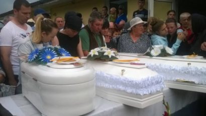 Mama acuzată că a provocat moartea a trei dintre copiii săi, în libertate