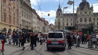 VIDEO – Trei morţi şi aproximativ 50 de răniţi în Austria, după ce un vehicul a intrat în mulţime