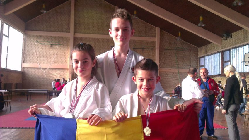 Sportivii din Bozovici şi Anina pe podium la Cupa oraşului Simeria la karate