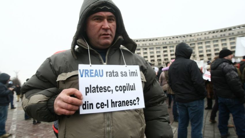 Oamenii cu credite în franci elveţieni au ieşit din nou în stradă!