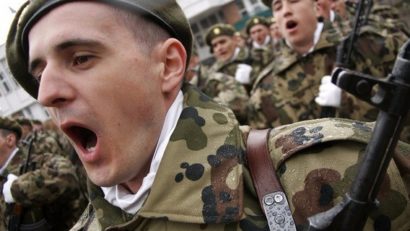 România se pregăteşte să reintroducă prin lege stagiul militar