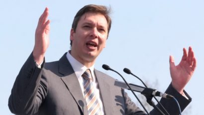 Serbia condamnă o „tentativă de asasinat” asupra premierului Vucic în timpul ceremoniei de la Srebrenica