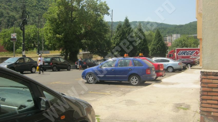 [FOTO] La Reşiţa, primăria are în plan dublarea locurilor de parcare