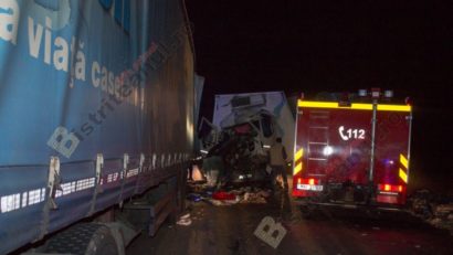 Grav accident pe DN 7. Două tiruri s-au izbit în plin