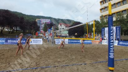 O medalie de aur şi una de bronz pentru echipele româneşti la Campionatul Balcanic de volei de plajă Under 20