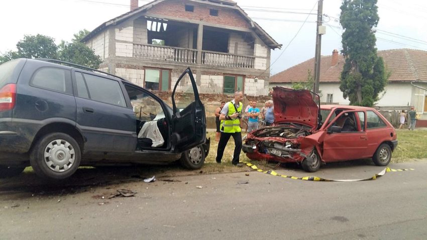 Frontal în Timiş. 6 tineri implicaţi în accident