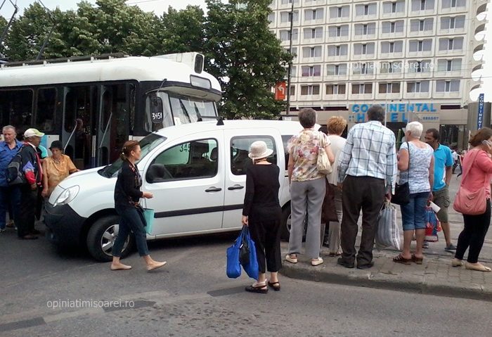 S-a pus cu tramvaiul şi… a păţit-o