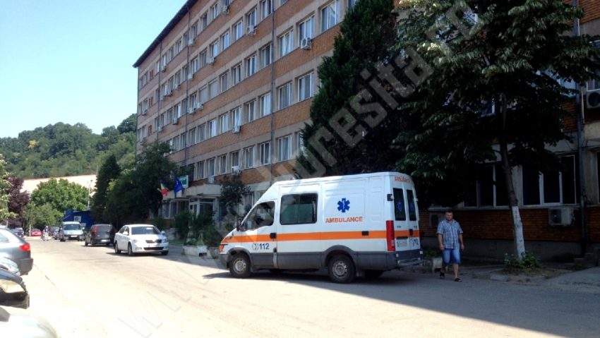 Bolnavii din spital protejaţi de caniculă cu parasolare şi aparate de climă!