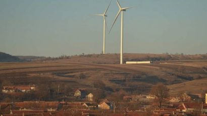 [AUDIO -FOTO] Americanii, interesaţi de aerul de la Moldova Nouă. În următorii ani, vor să instaleze turbine eoliene în zonă