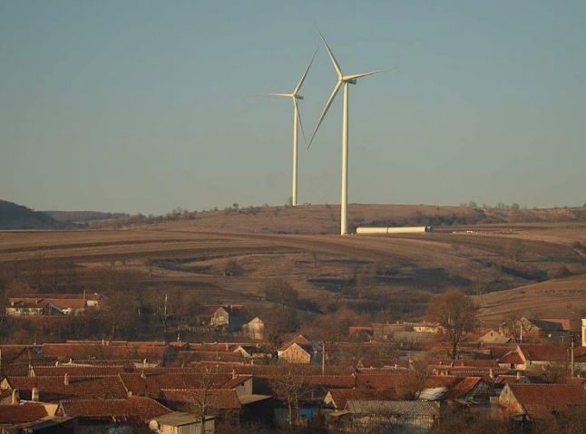 [AUDIO -FOTO] Americanii, interesaţi de aerul de la Moldova Nouă. În următorii ani, vor să instaleze turbine eoliene în zonă