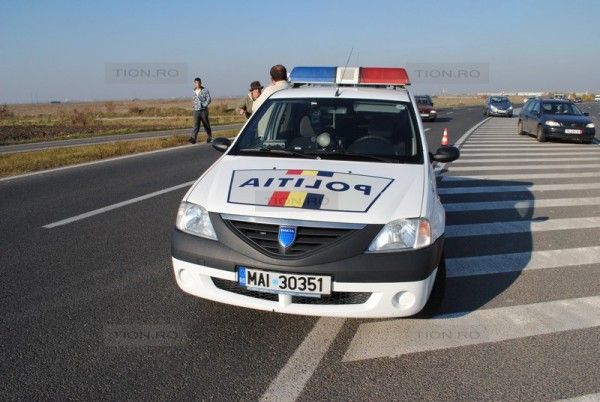 Urmărire cu focuri de armă finalizată cu accident, pe o şosea din vestul ţării