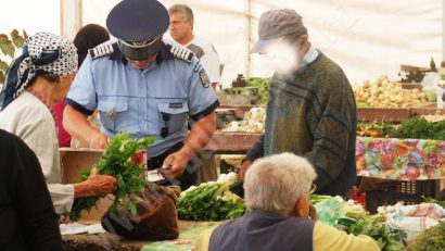 Cu pistolul la piaţă