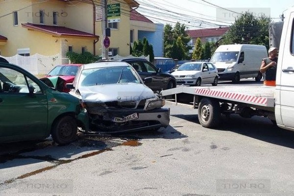 Trei răniţi, printre care şi un copil de 4 ani, în urma unui accident în Timişoara