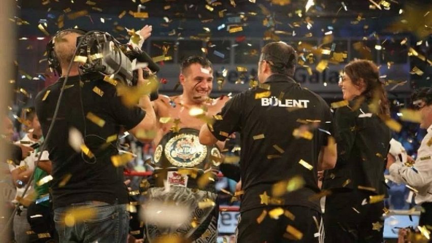 Pugiliştii Viorel Simion şi Cristian Ciocan, victorii în gala de la Galaţi