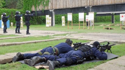 Jandarmii se antrenează în poligonul Modoş