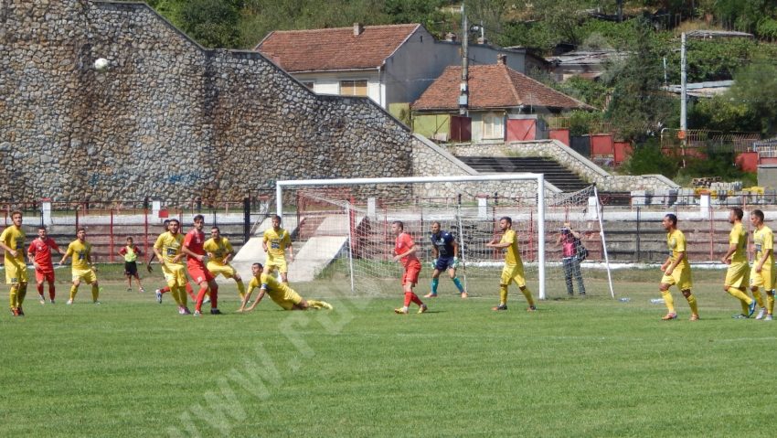 [Foto] Metalul Reşiţa a fost învinsă de Olimpia Satu Mare în prima etapă din noua ediţie a ligii secunde