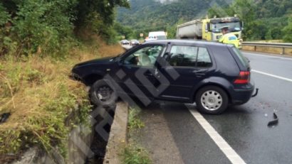 [FOTO] Accident pe E70. Ploaia în combinaţie cu cauciucurile uzate a făcut din nou victime