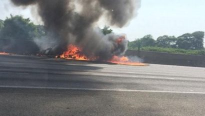 [VIDEO] Șapte morți după ce un avion s-a prăbușit pe o autostradă