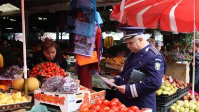 Peste 1.000 de kilograme de fructe şi legume confiscate de poliţiştii mehedinţeni