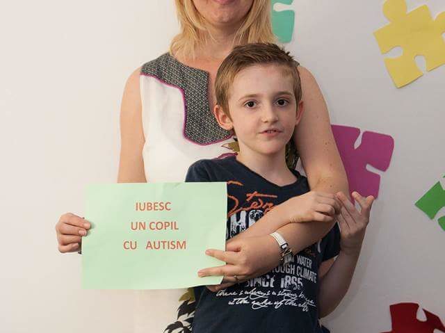 [AUDIO]Iubesc un copil cu autism, mai presus de orice! Povestea unei mame și a unui copil fericit