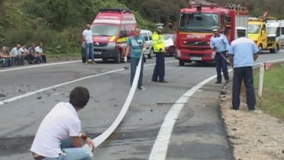 Accident grav pe DN7. Două motociclete au fost spulberate de un TIR