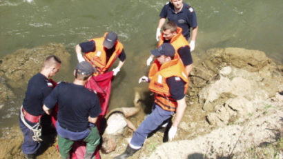 Alertă pe litoral! Salvamarii au arborat steagul roşu de furtună, iar scăldatul a fost interzis