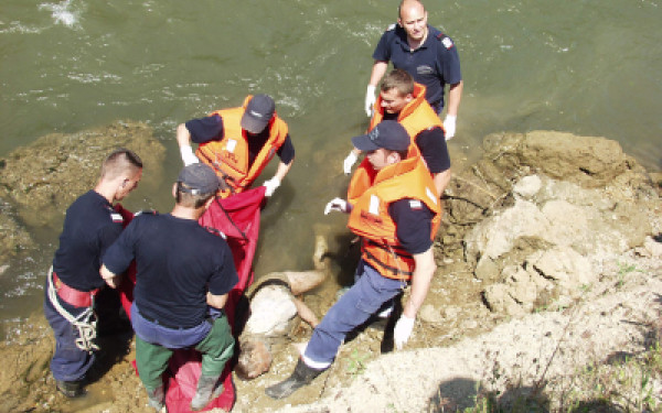 Alertă pe litoral! Salvamarii au arborat steagul roşu de furtună, iar scăldatul a fost interzis