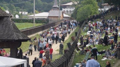 Praznicele Adormirii şi Naşterii Maicii Domnului, ocaziile cu care cei mai mulţi români merg în pelerinaje