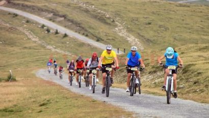 Peste 400 de ciclişti la prima ediţie a Transalpina Bike Fest