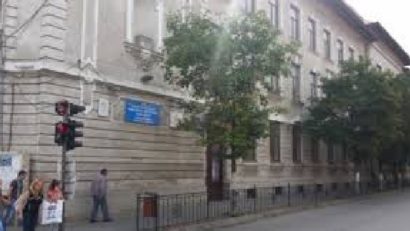 [AUDIO] Lucrările de reparaţii la Colegiul Naţional „CD Loga” din Caransebeş au trimis elevii să înveţe în alte locaţii