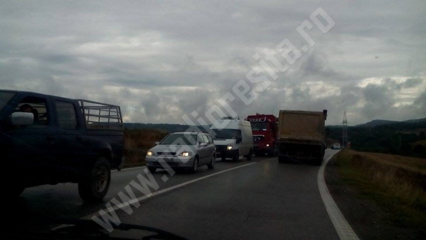 Trafic îngreunat pe DN6 Orşova-Caransebeş din cauza unui accident