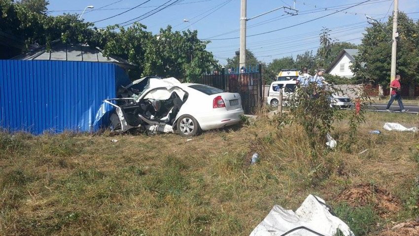 [FOTO] Accident mortal, după ce un şofer nu a acordat prioritate unei ambulanţe