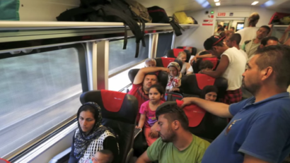 [VIDEO] Primele „Orient Expres-uri” cu emigranţi au ajuns la Viena